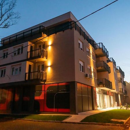 Family Resort Subotica Apartments Extérieur photo