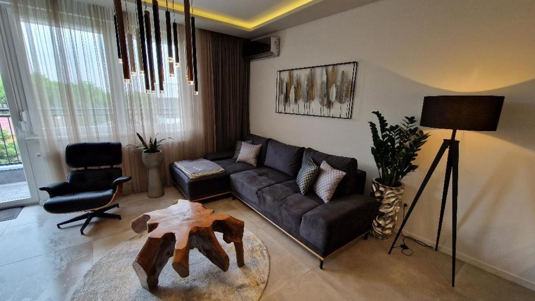 Family Resort Subotica Apartments Extérieur photo