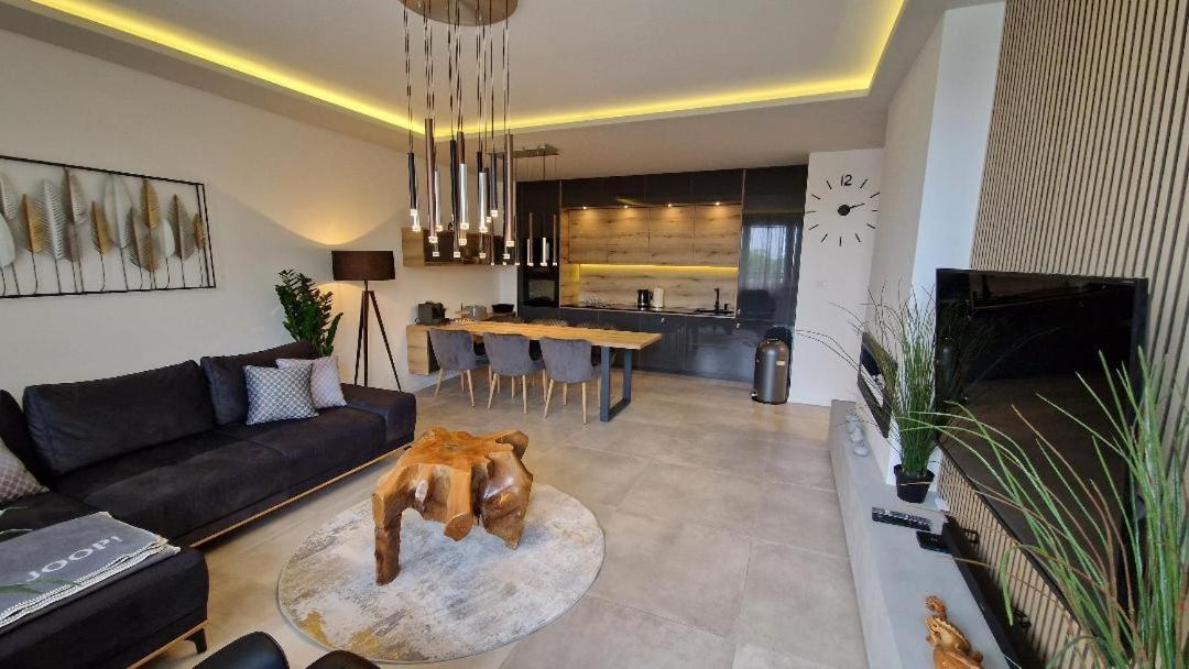 Family Resort Subotica Apartments Extérieur photo